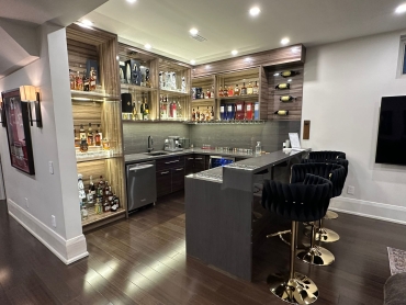 529 Lakeshore Custom Bar